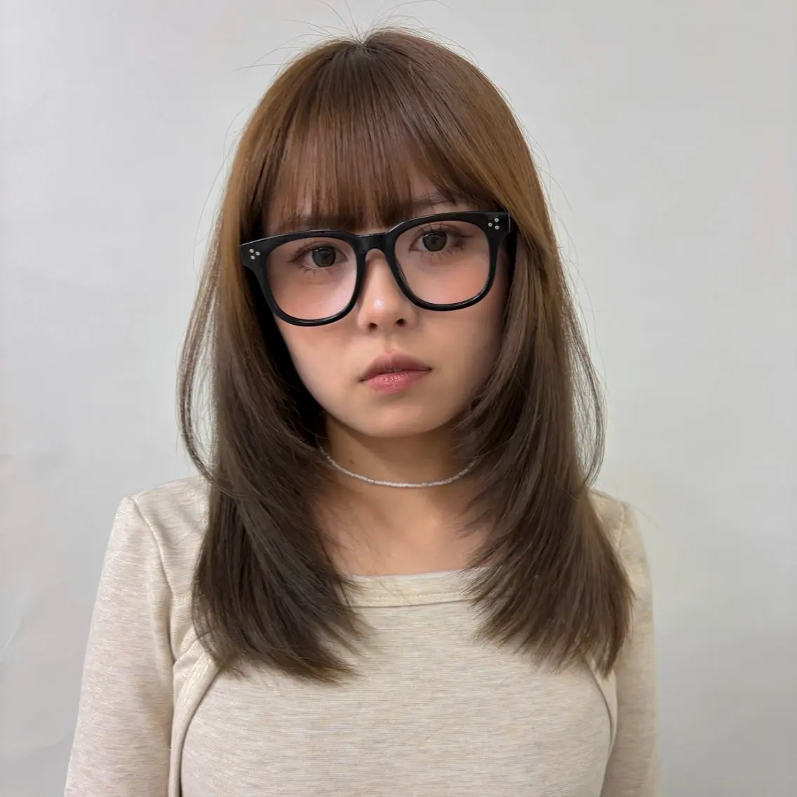 ミディアム 顔まわりレイヤー レイヤーカット カット レイヤー/透明感 カラー/ホノカのヘアスタイル
