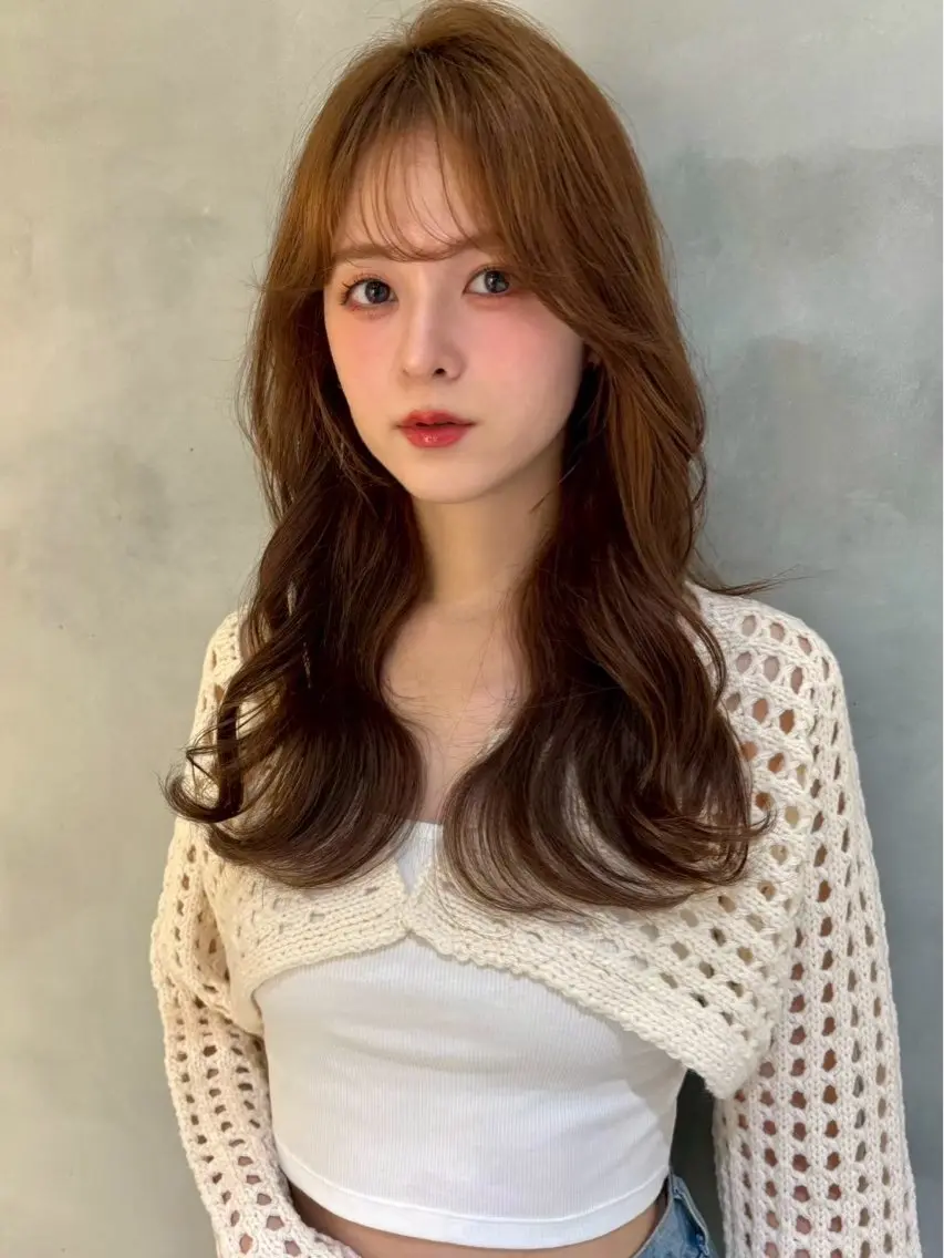 セミロング くびれヘア 韓国風ヘア レイヤーカット シースルーバング 小顔カット カット ヘアカラー トリートメント 縮毛矯正 ミディアム レイヤー 顔周り金山のヘアスタイル