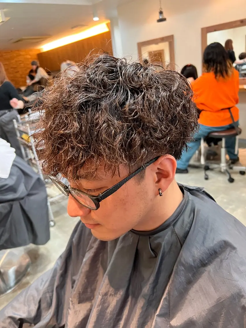 パーマ メンズ カット パーマ 透明感・艶感 小坂隼斗のヘアスタイル