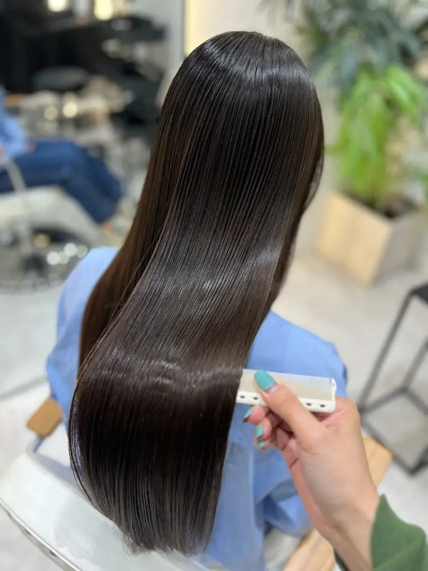 ロング Zina aimiのヘアスタイル