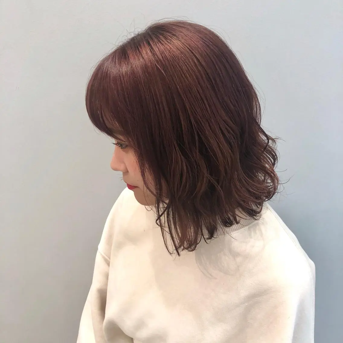 ミディアム カラー ブリーチ カシス ピンクカラー 柏木 彩花のヘアスタイル