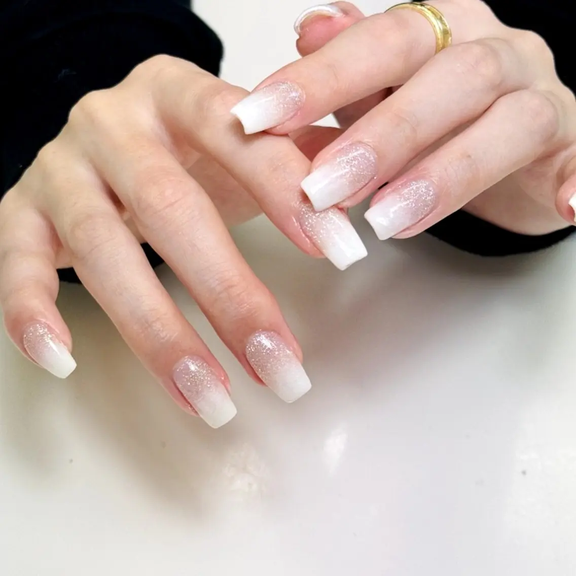 ネイル グラデーション ホワイト ハンドネイル muum_nail 新宿2分 三丁目1分のネイルデザイン