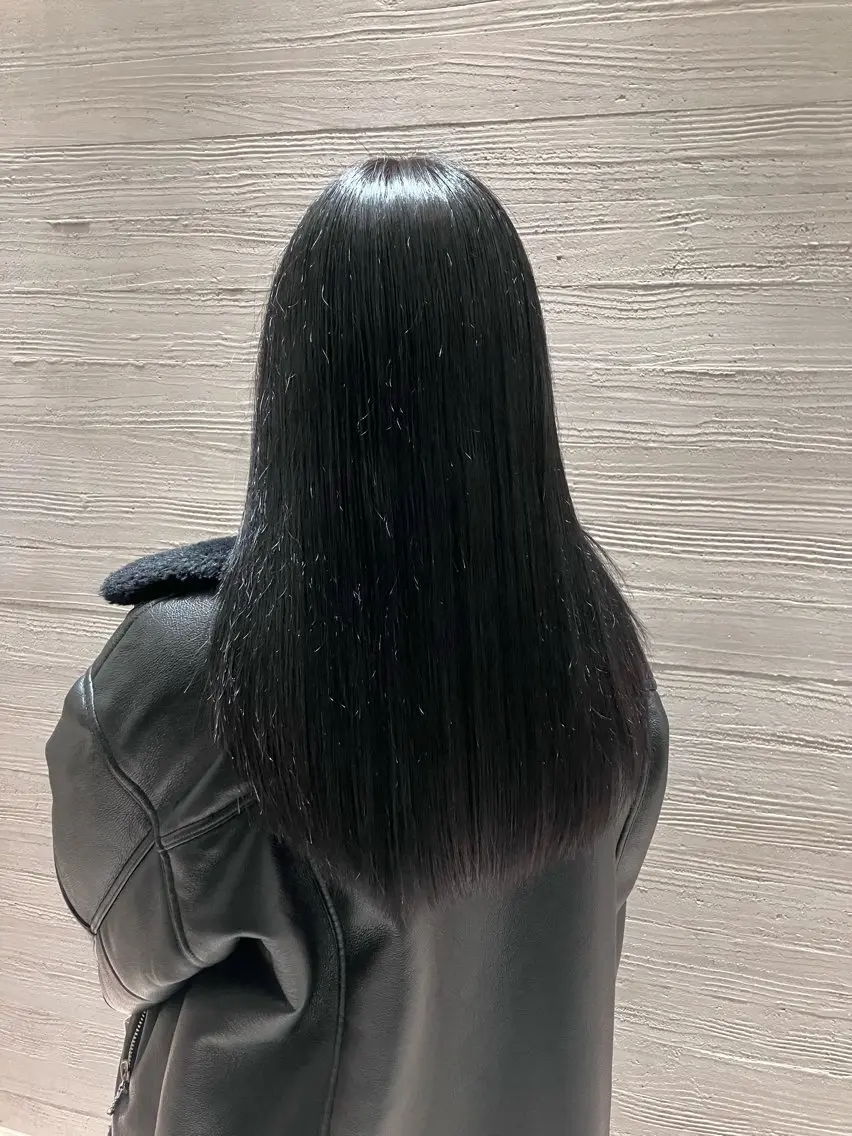 ロング カラー トリートメント サキ🤍ハイトーン 🪩レイヤーカットのヘアスタイル