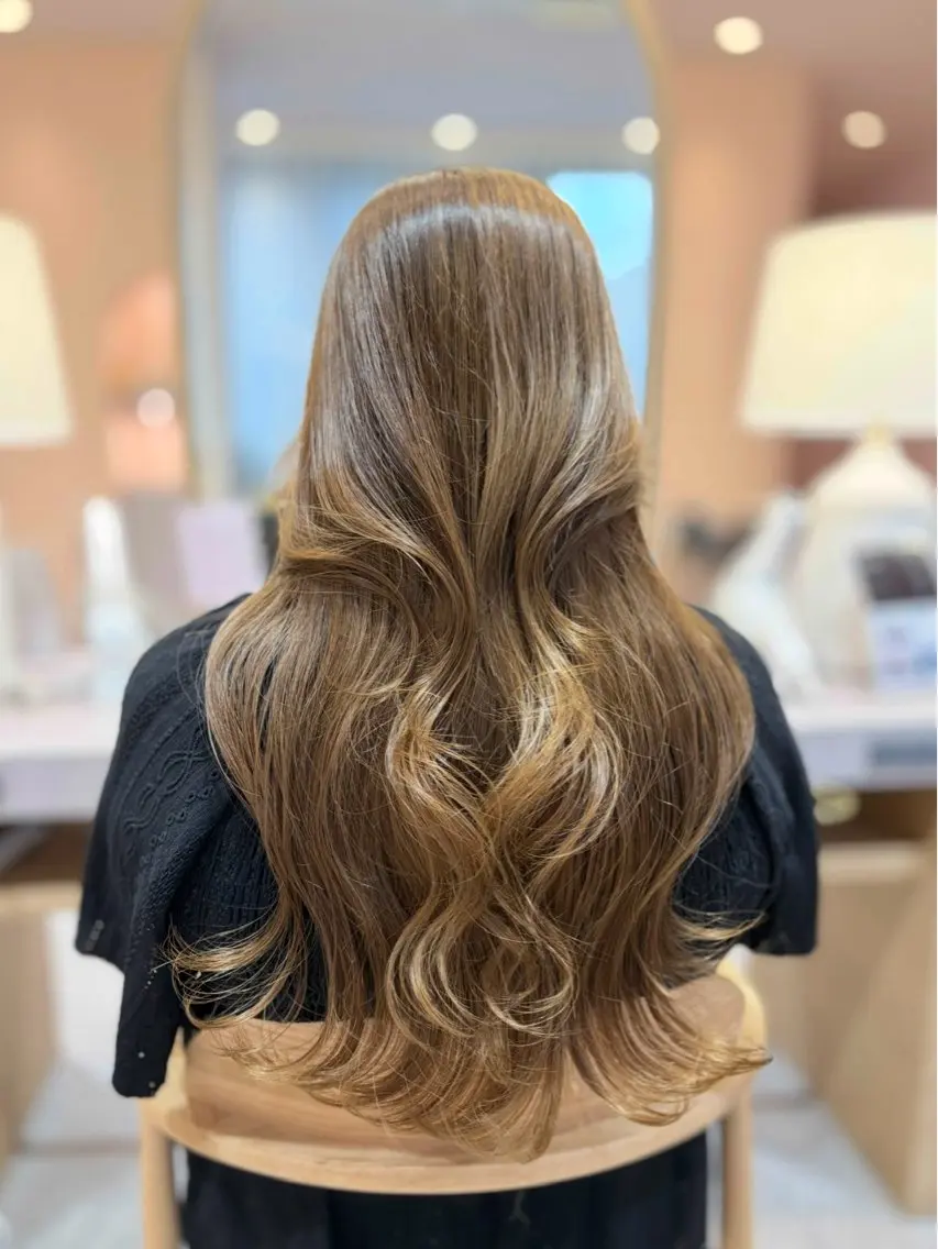 ロング カラー ベージュカラー ヘアカラー トリートメント merc.谷本 澪のヘアスタイル