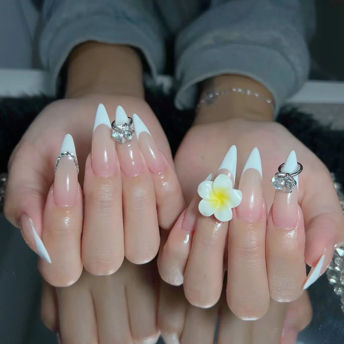 ネイル オーロラネイル 長さ出し フラッシュネイル フレンチネイル ジェルネイル ハンドネイル ハンドケア CiCi NailSalonのネイルデザイン