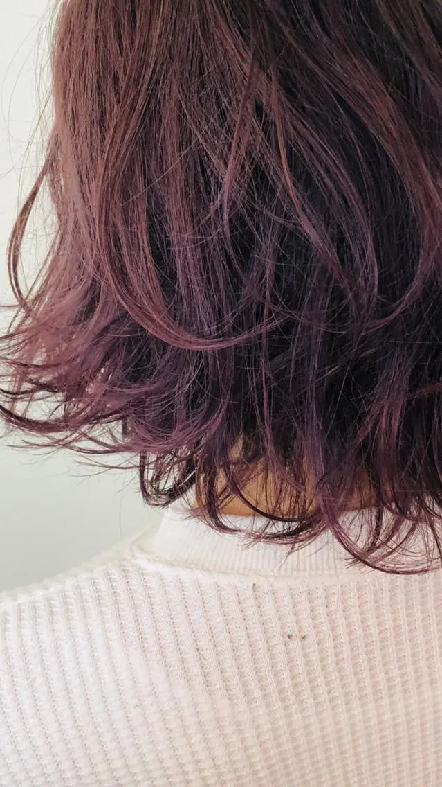 【お洒落なワンポイントカラー♪】カット+インナーカラー+ハホニコトリートメントの写真