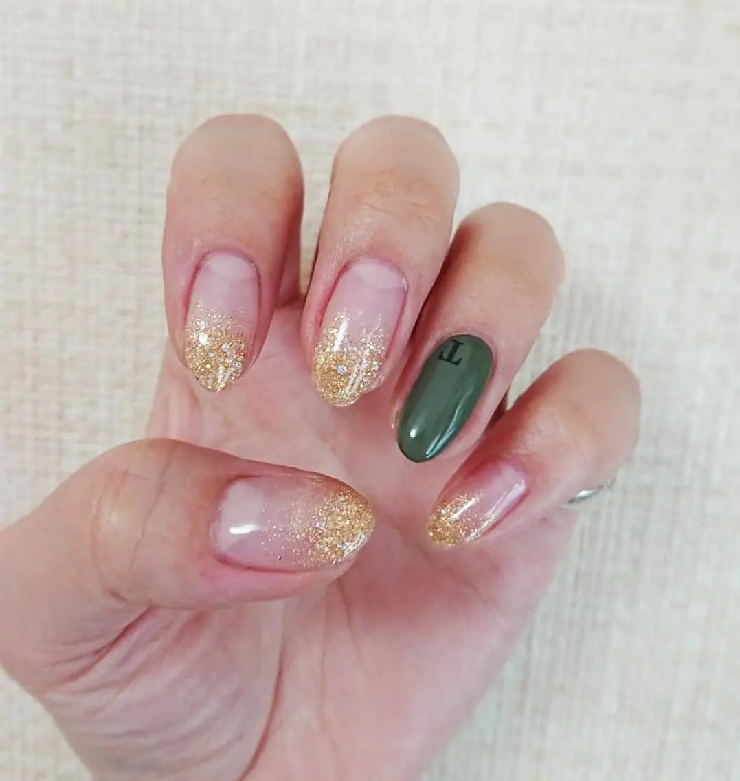 ネイル ラメ(グリッター) ラメグラデーション シンプルネイル ハンドネイル Lilith Nailのネイルデザイン
