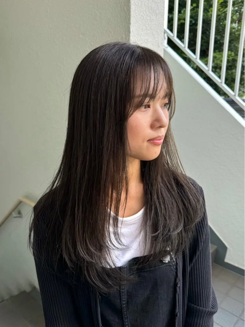 ロング カラー アッシュ アッシュグレー アッシュグレージュ 透明感カラー ダークアッシュ ヘアカラー トリートメント オリーブカラー/ レイヤー/ ローレンのヘアスタイル