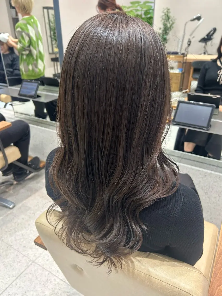 セミロング カラー 透明感カラー グレージュ レイヤーカット 浅倉栞 /透明感カラーのヘアスタイル