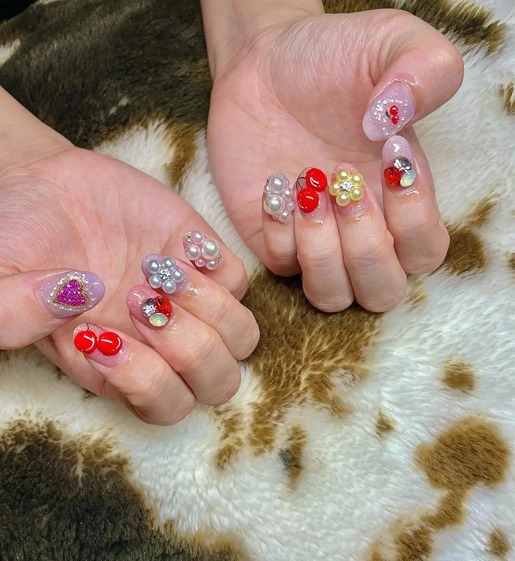 ミディアム カラー パーマ ヘアアレンジ メンズ キッズ ネイル マツエク・マツパ フラワーネイル ハート el. by Aoのネイルデザイン