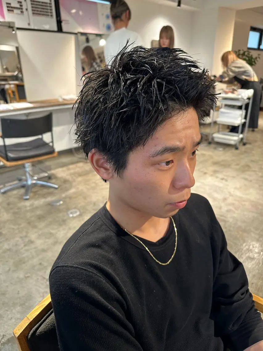ショート パーマ メンズ センターパート フェードカット メンズパーマ プードルパーマ スキンフェード 【メンズ職人】 ✂️佐藤友のヘアスタイル