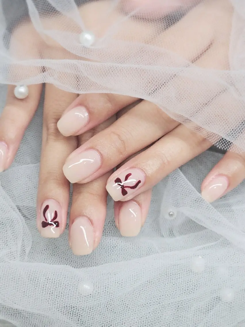 ネイル アートネイル オフィスネイル リボン ハンドネイル nail salon calm+ のネイルデザイン