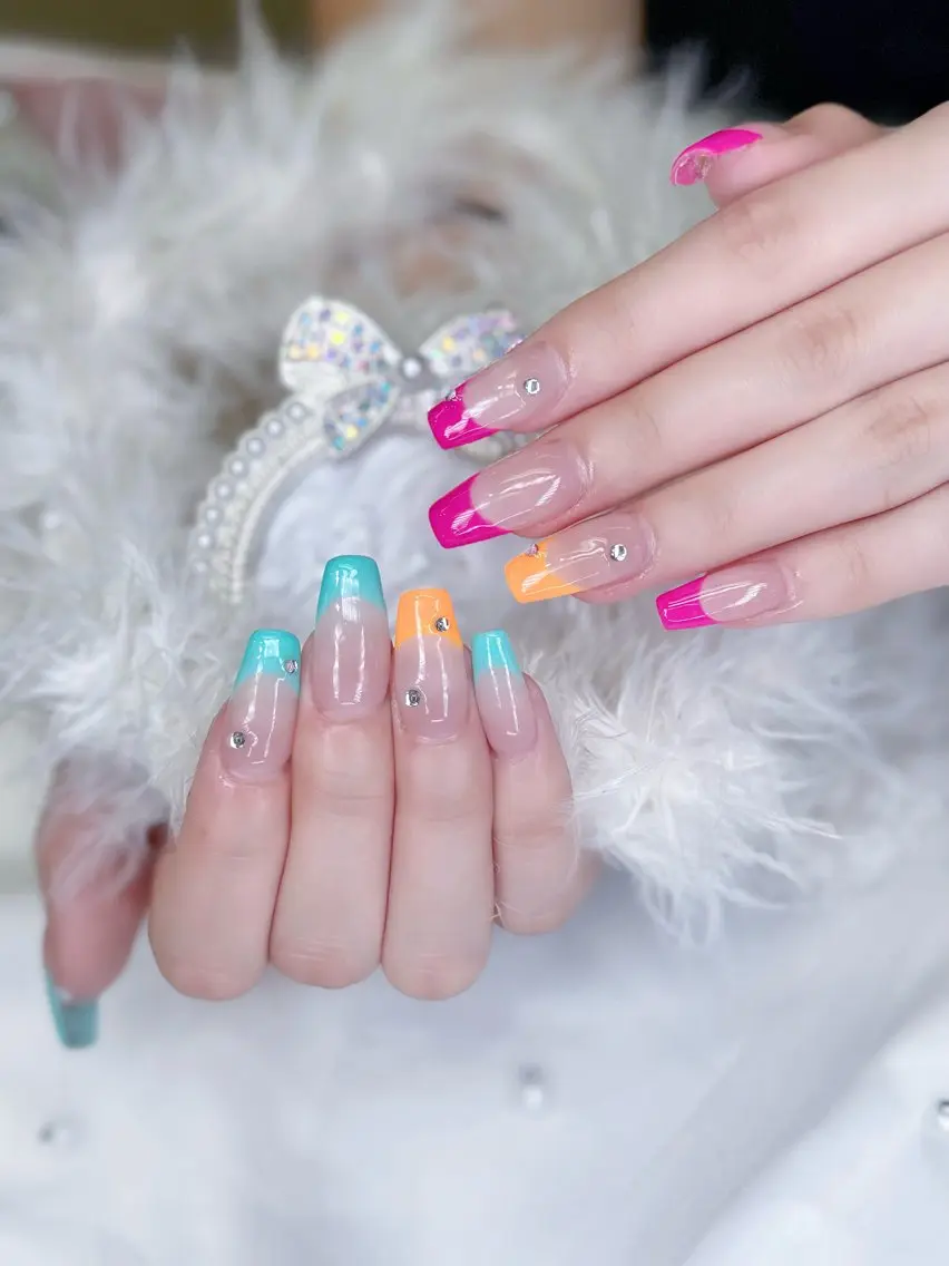 セミロング ハンドネイル ハンドケア Bibi nail Osakaのネイルデザイン