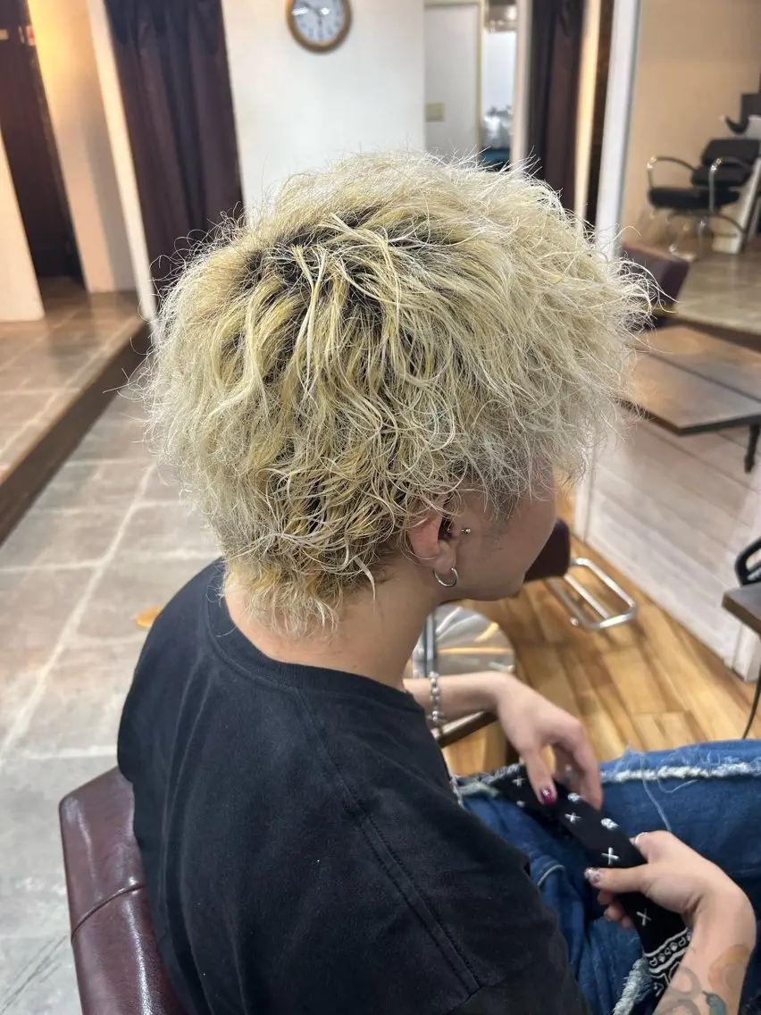ショート パーマ メンズ メンズブリーチ メンズハイライト メンズインナーカラー メンズ韓国風 メンズパーマ カット パーマ メンズパーマ 髪質改善☆有馬のヘアスタイル