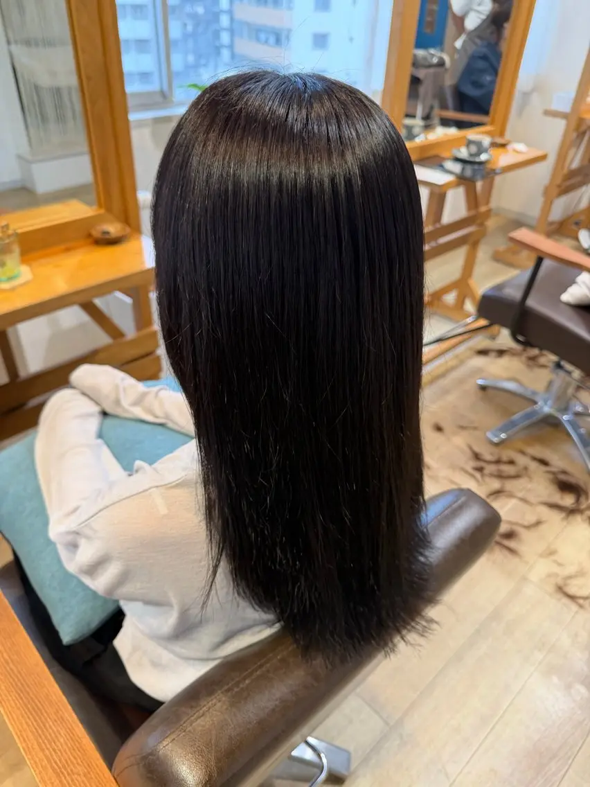 セミロング RENA｜透明感 カラー×癒しスパのヘアスタイル