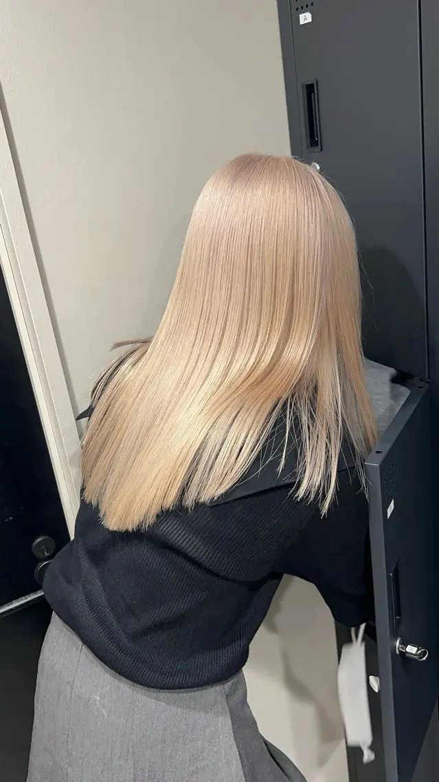 ロング カラー ベージュカラー ブロンド ブロンドベージュ カット ヘアカラー トリートメント Maya川越/ エクステ/ハイトーンのヘアスタイル
