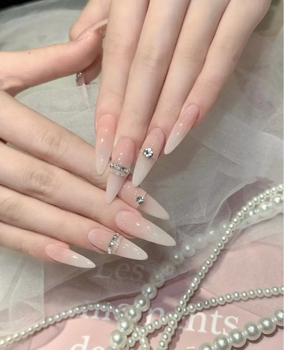 ネイル アートネイル チークネイル ドット フットネイル フレンチネイル ハンドネイル フットネイル 🌱Rina🎀 Mikaのネイルデザイン