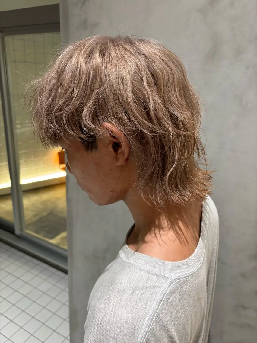 ショート カラー メンズ メンズハイトーン メンズウルフカット ベージュカラー ハイトーンカラー ホワイトベージュ 落ちる黒 森崎雄斗のヘアスタイル