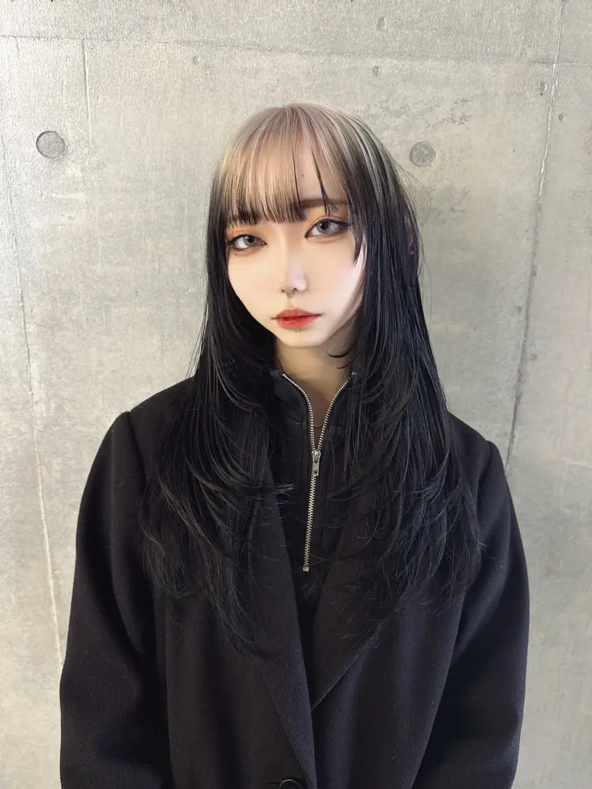 セミロング カラー レイヤーカット デザインカラーウルフ 宙也のヘアスタイル