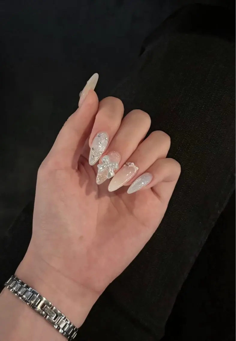 ネイル フレンチネイル キラキラネイル 韓国ネイル シンプルネイル ワンホンネイル ハンドネイル MEI Nailのネイルデザイン