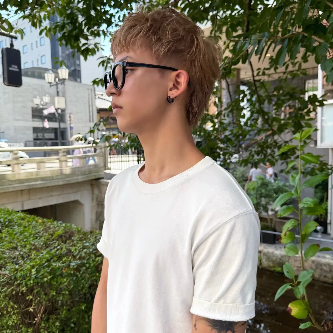 ショート カラー メンズ メンズブリーチ ベージュカラー 黒髪 ブリーチ ミルクティーベージュ カット ヘアカラー 希佳/メンズ スタイリストのヘアスタイル