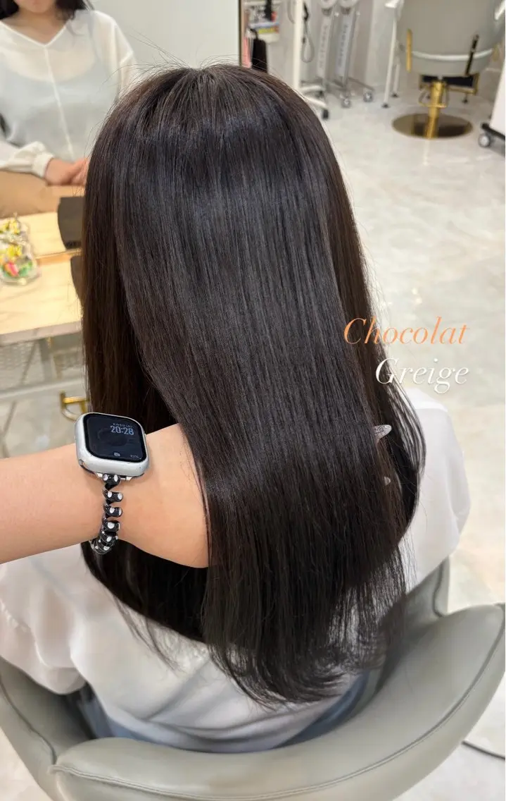 ロング カラー グレージュ オレンジ 芹  奈 ㅤ⠀ㅤ⠀のヘアスタイル