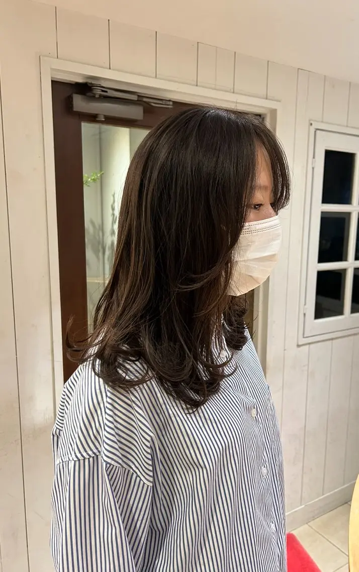 セミロング 顔周りカット レイヤーカット カット yusa🌿‬レイヤ ー/赤みなしカラーのヘアスタイル