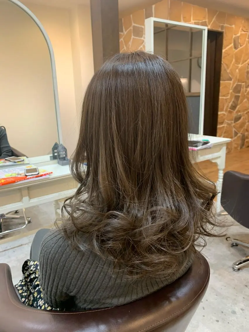 定番人気😍透け感✨うる艶✨ヘアカラー＋コラーゲントリートメント❤️¥2700〜の写真