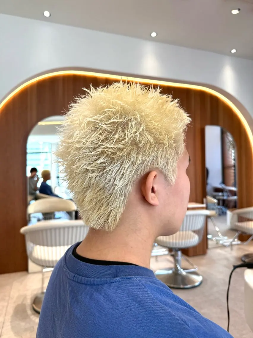 ショート カラー メンズ メンズブリーチ メンズベリーショート ベリーショート ブリーチ 抜きっぱなしブロンド ヘアカラー メンズショート/ピン パーマ/新宿/フウガのヘアスタイル