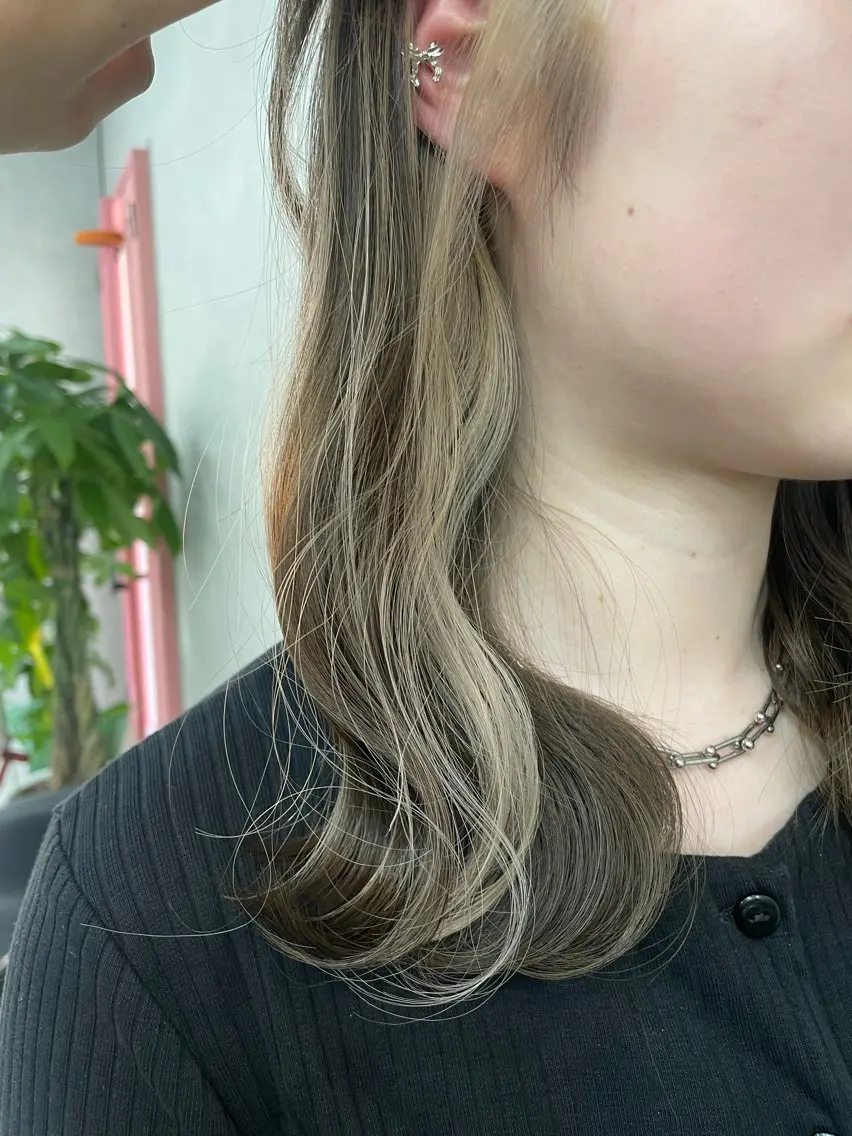 カラー 《髪質改善 UN BLEACH》のヘアスタイル