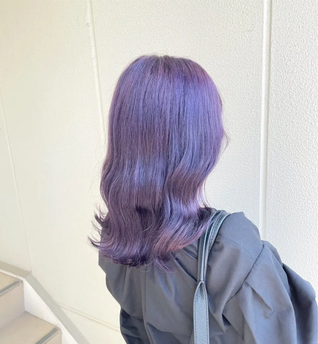 セミロング カラー ヘアアレンジ ブリーチ ラベンダーカラー 縮毛矯正 ヘアカラー トリートメント ヘッドスパ ヘアセット 艶カラー✨縮毛矯正✨ 翁長孝輔のヘアスタイル