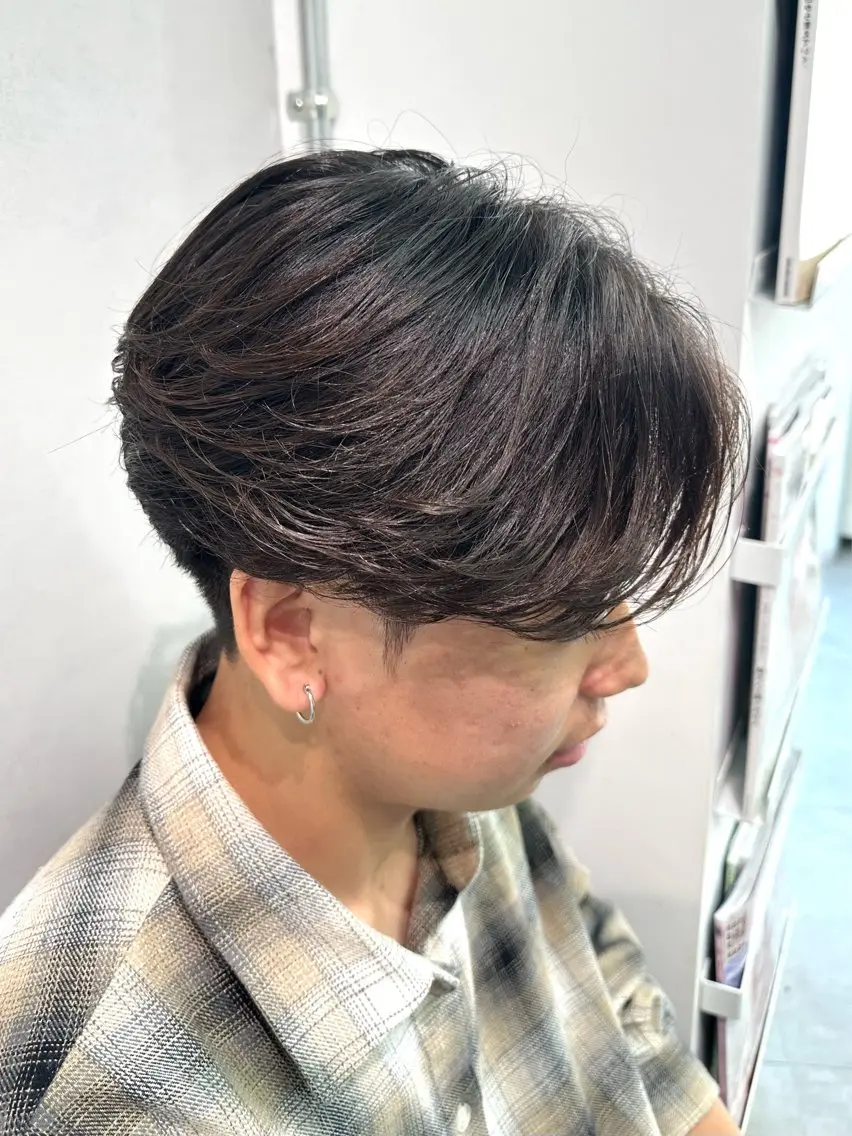 メンズ メンズブリーチ センターパート メンズパーマ 岐津公太 メンズ縮毛矯正のプロのヘアスタイル