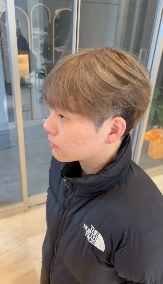 メンズ ヘアカラー YuA 透明感カラーのヘアスタイル