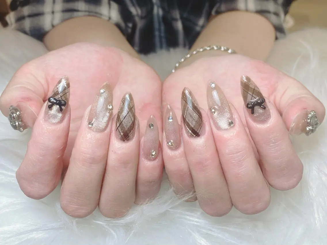 ネイル オーロラネイル ブラウン フラッシュネイル フラワーネイル ホログラムネイル ハンドネイル Rei _Nail 新宿のネイルデザイン