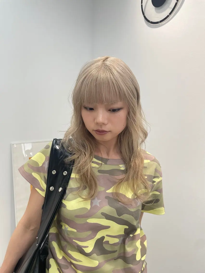 ミディアム カラー ブリーチ カット ヘアカラー H I ＮＡのヘアスタイル