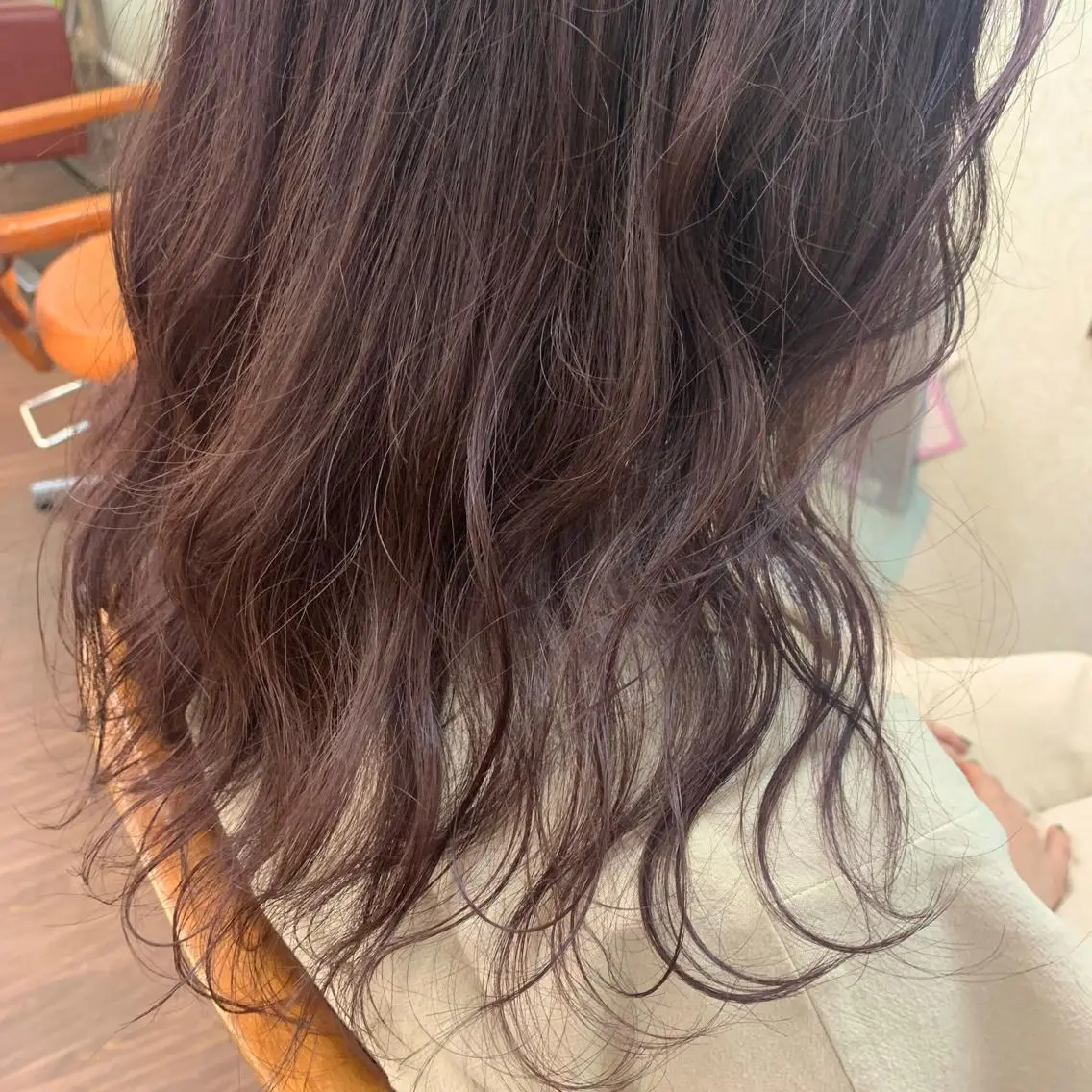 セミロング カラー ヘアアレンジ ベージュカラー ラベンダーカラー ラベンダーベージュ ハセガワ セイカのエステ・リラクイメージ