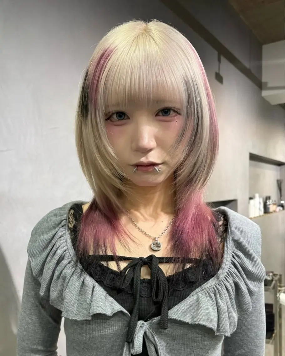 セミロング 🌈【🎀ヘアデザイ ナー🎀】✨ノン✨のヘアスタイル