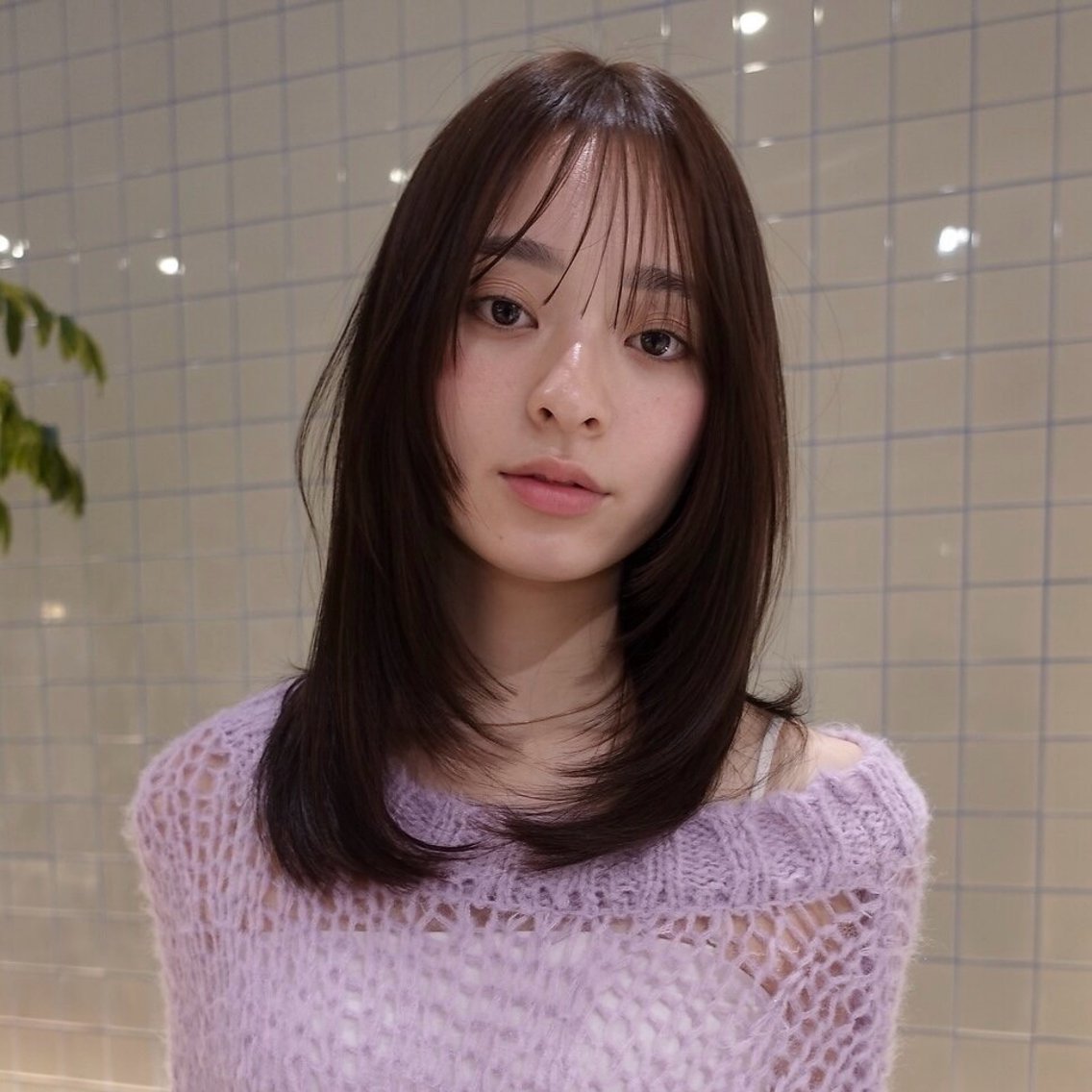 セミロング Karin/レイヤー ＆ナチュラルカラーのヘアスタイル
