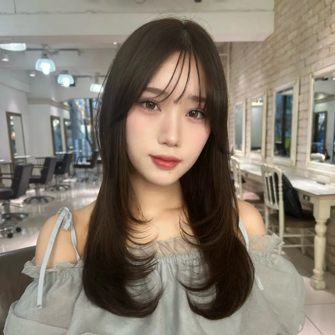 ミディアム ミディアムレイヤー くびれヘア 顔まわりレイヤー 韓国風ヘア レイヤーカット Rinkaアレンジ/ 顔まわり/縮毛矯正のヘアスタイル