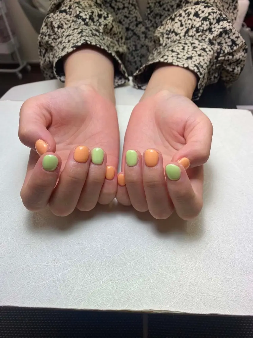 ネイル チークネイル フレンチネイル ジェルネイル ラメ(グリッター) ラメグラデーション MEO NAIL 中野 研修ネイリストのネイルデザイン
