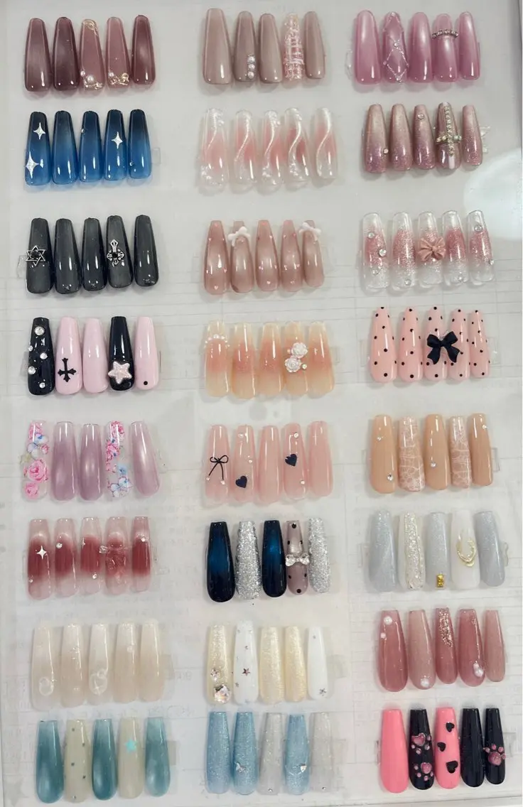 ネイル オーロラネイル チークネイル フットネイル フレンチネイル ジェルネイル ハンドネイル ハンドケア NEW NAIL💞 yuki🔥のネイルデザイン