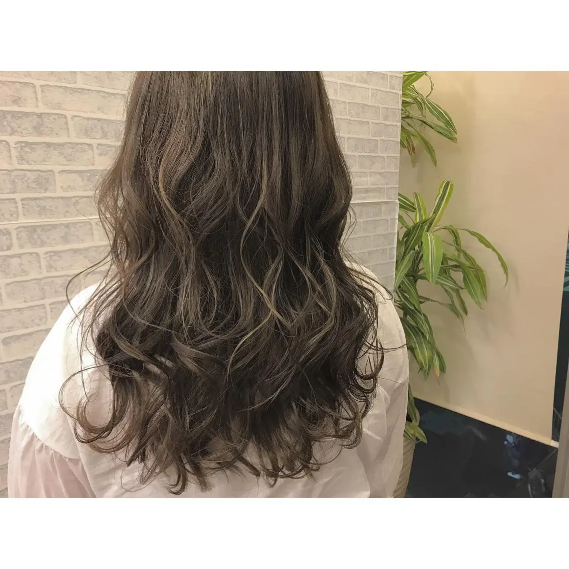 セミロング カラー アディクシーカラー ハイライトカラー ハイライト 荒木 拓也のヘアスタイル