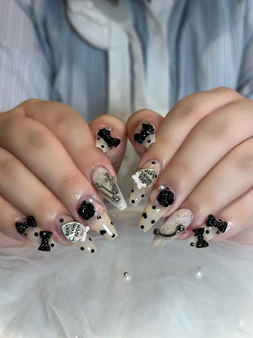 ネイル オーロラネイル ボルドー ブラウン 氷ネイル・うるうるネイル キラキラネイル ハンドネイル Julli NailStudioのネイルデザイン