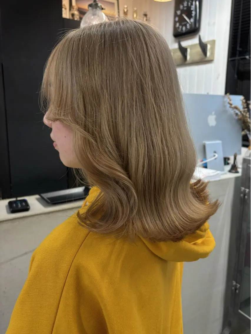 ミディアム カラー ヘアカラー ダブルカラー/寒色 カラー/リリカ🦕のヘアスタイル