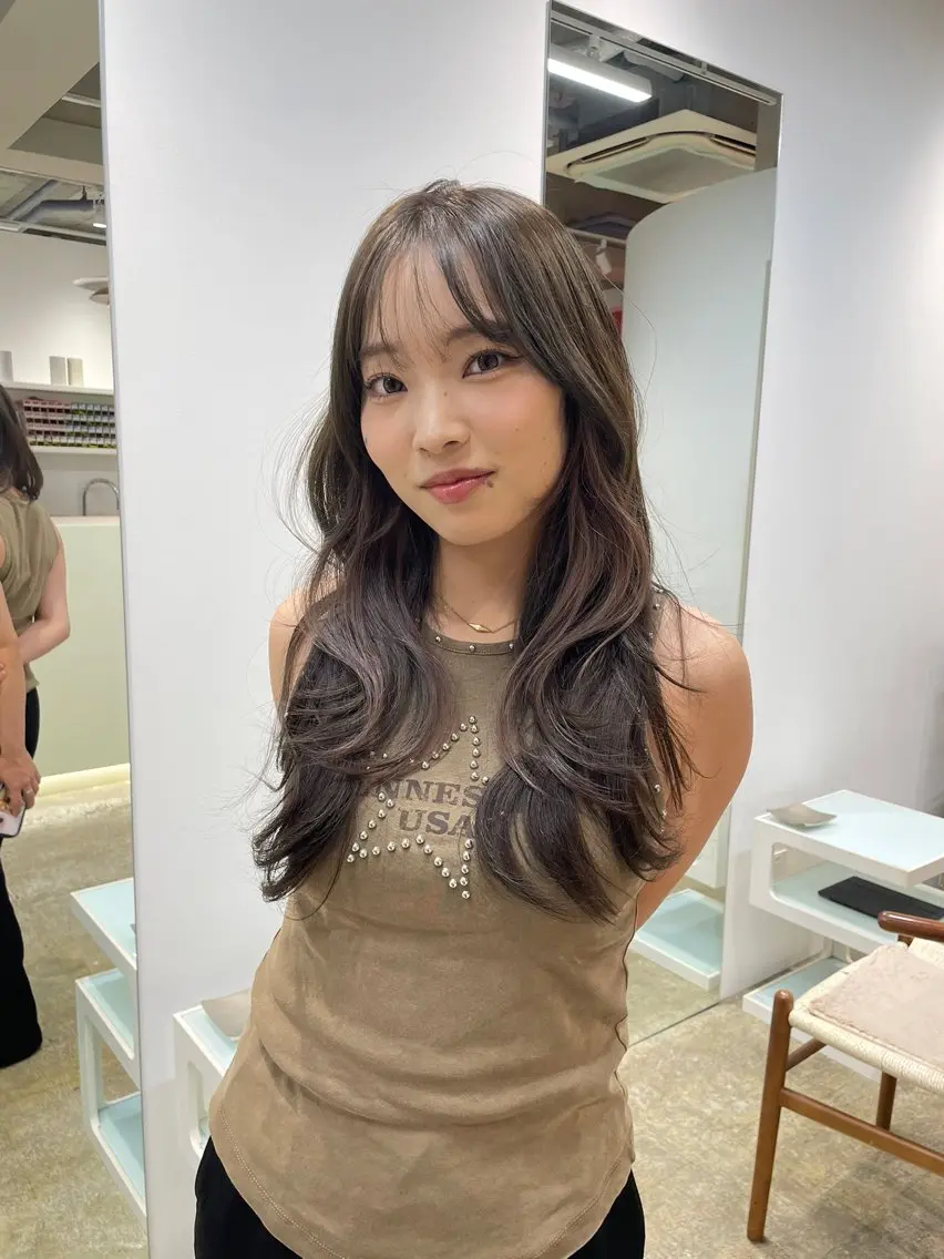 ロング カラー オリーブカラー カット ヘアカラー トリートメント H I ＮＡのヘアスタイル