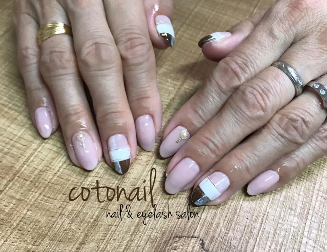 ミディアム ネイル アートネイル ハンドネイル ツメトマツゲ .のネイルデザイン