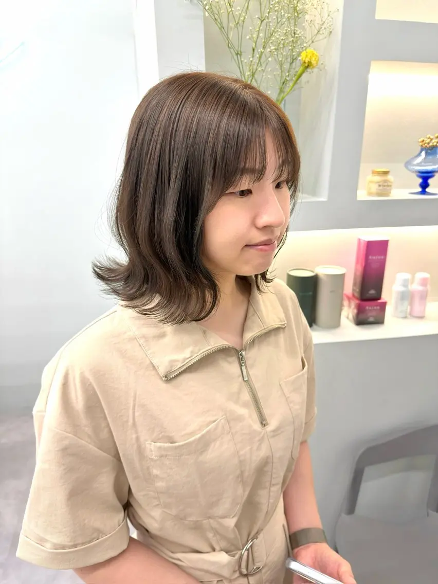 ショート カラー ベージュカラー 透明感カラー オリーブベージュ カット ヘアカラー トリートメント 挟間  直人のヘアスタイル