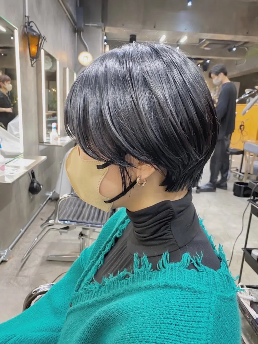 ショート カラー ショートボブ 黒髪 ブルーカラー ブルーブラック ボブ カット ヘアカラー 透明感カラー🌿 グレージュ🐺陽介のヘアスタイル