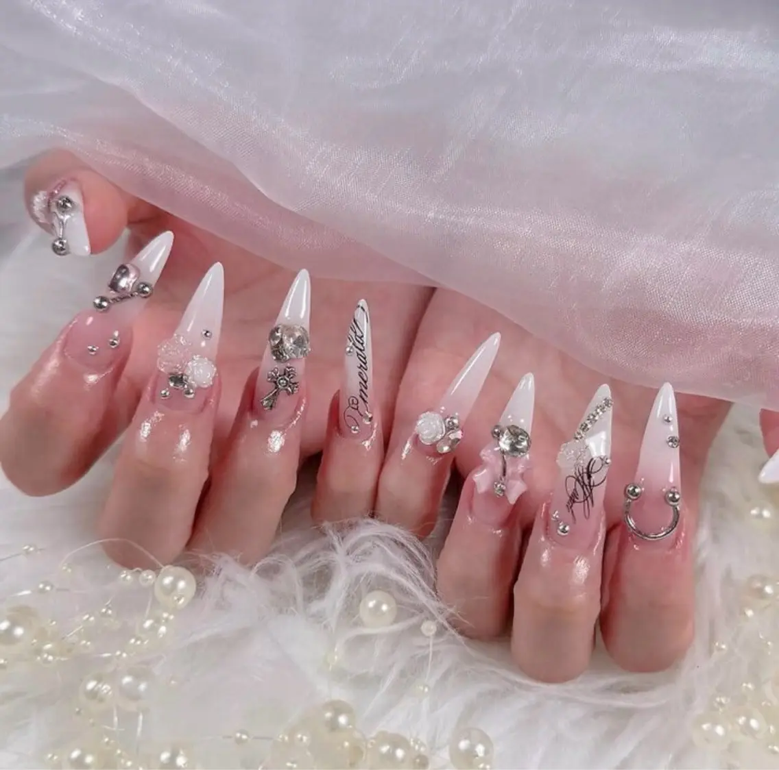 ネイル アートネイル ボルドー フレンチネイル ジェルネイル 氷ネイル・うるうるネイル ハンドネイル Julie NailSalonのネイルデザイン