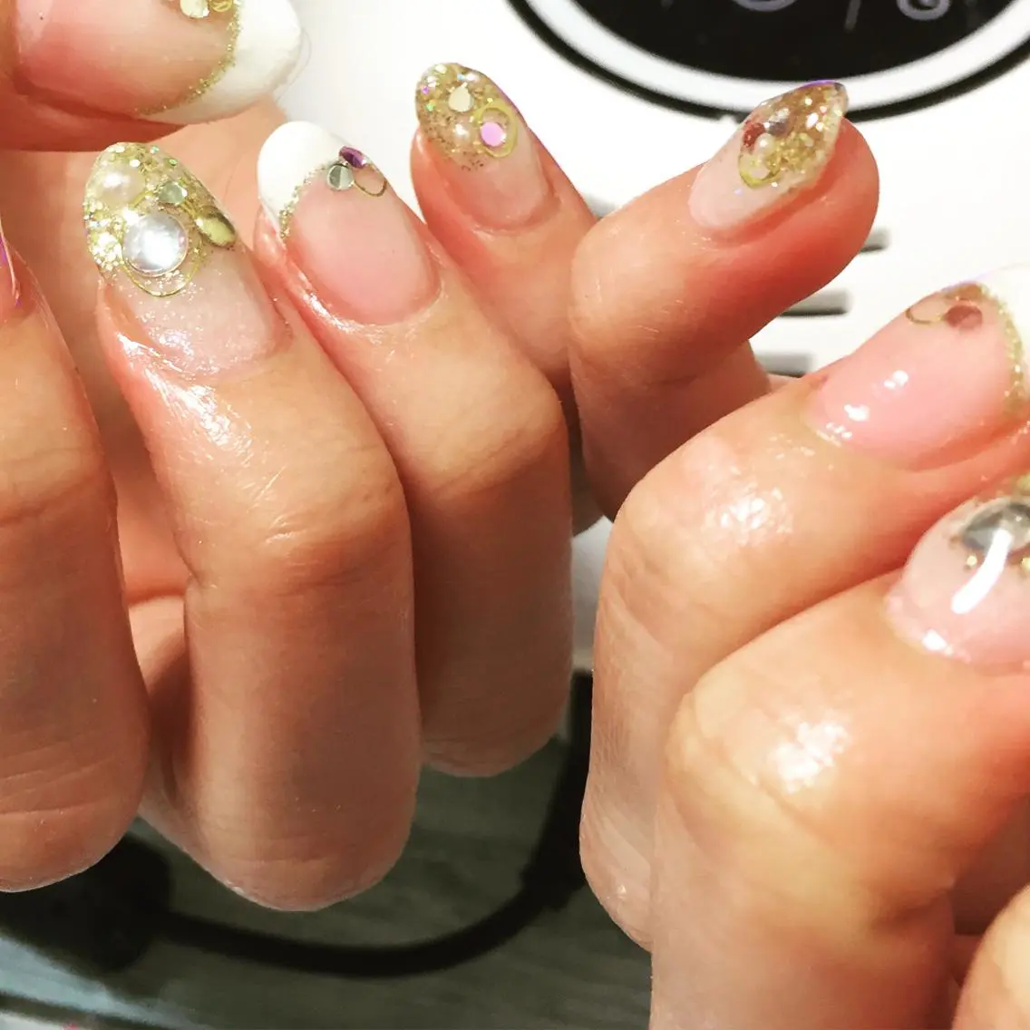 ネイル フレンチネイル ゴールド ラメ(グリッター) CHERIMO シェリモのネイルデザイン